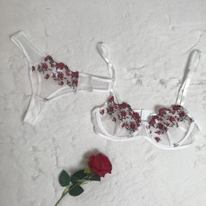 Ensemble soutien-gorge & tanga – Blanc romantique aux roses rouges