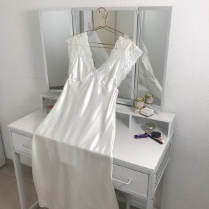 Nuisette satinée – Bretelles en dentelle, idéale pour la mariée