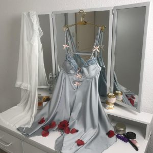 Ensemble nuisette & gilet – Bleu clair et dentelle blanche