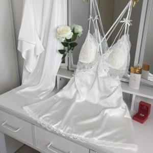 Ensemble nuisette et kimono blanc